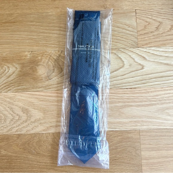 Nautica Tie and Pocket Square - Picture 1 of 2